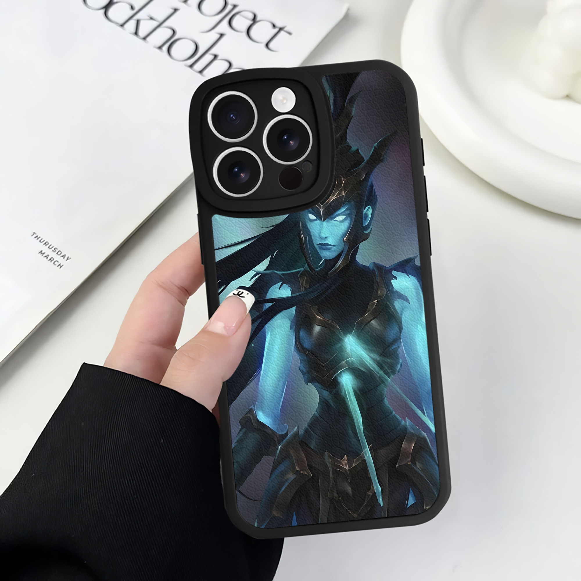 リーグ・オブ・レジェンド League of Legends LOL 【iPhone 16シリーズ対応】シリコンスマホケース（レザー調） 材質：シリコン